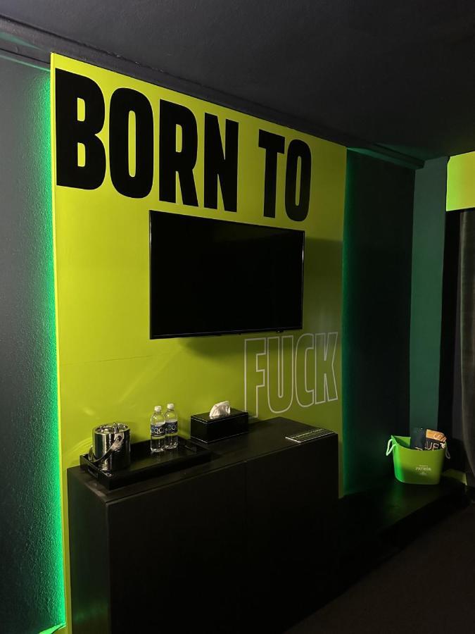 Mari Jean Hotel - All Adults Welcome St. Petersburg Esterno foto